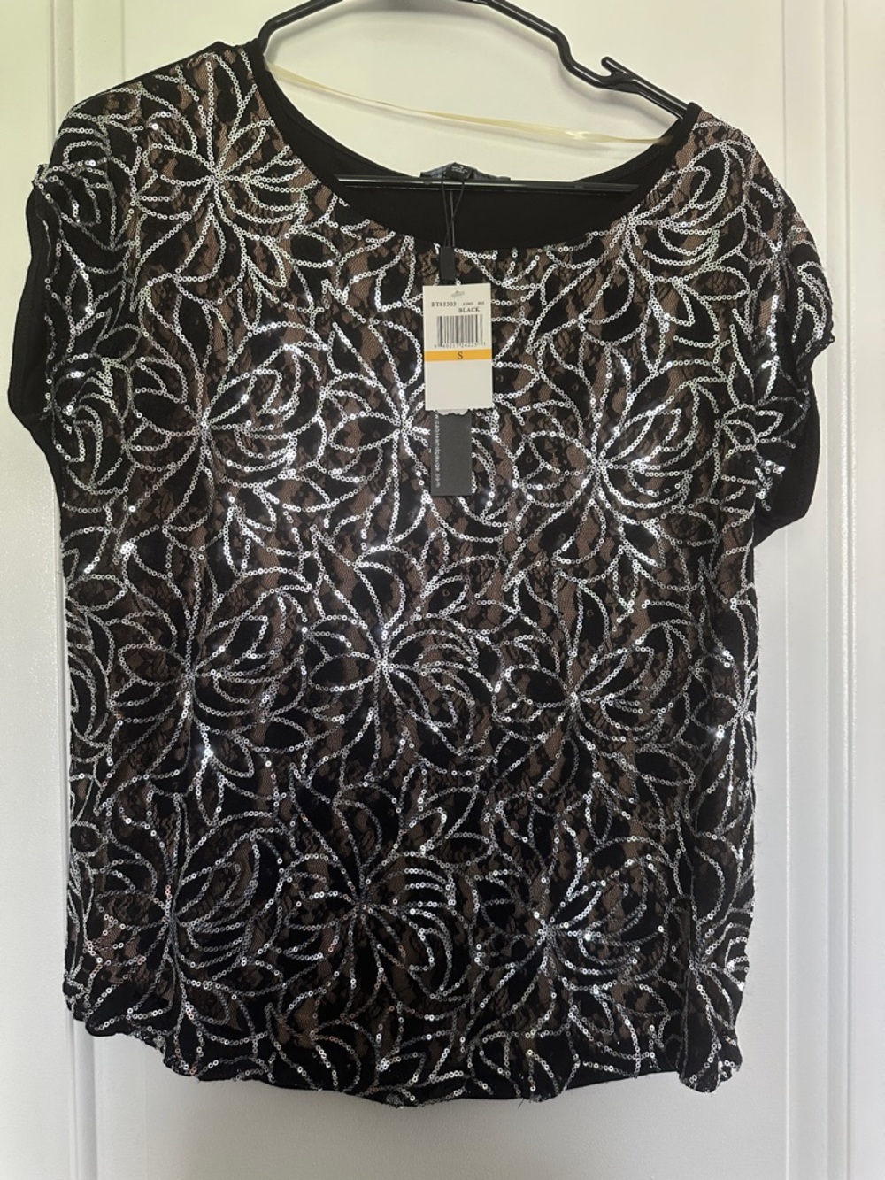 Cable & Gauge Black Sequin Floral Short Sleeve Top